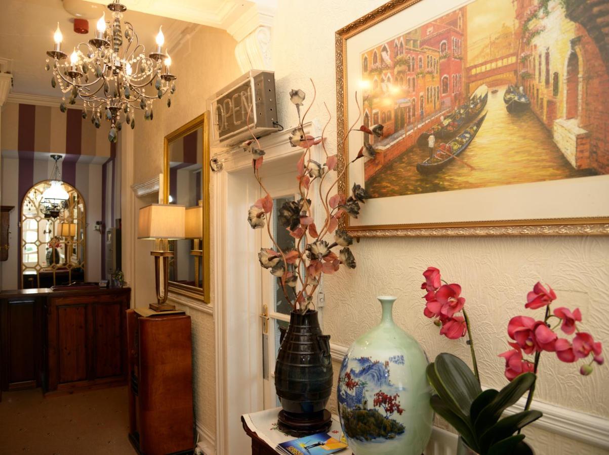 The Cumberland Bed & Breakfast Llandudno Exterior photo