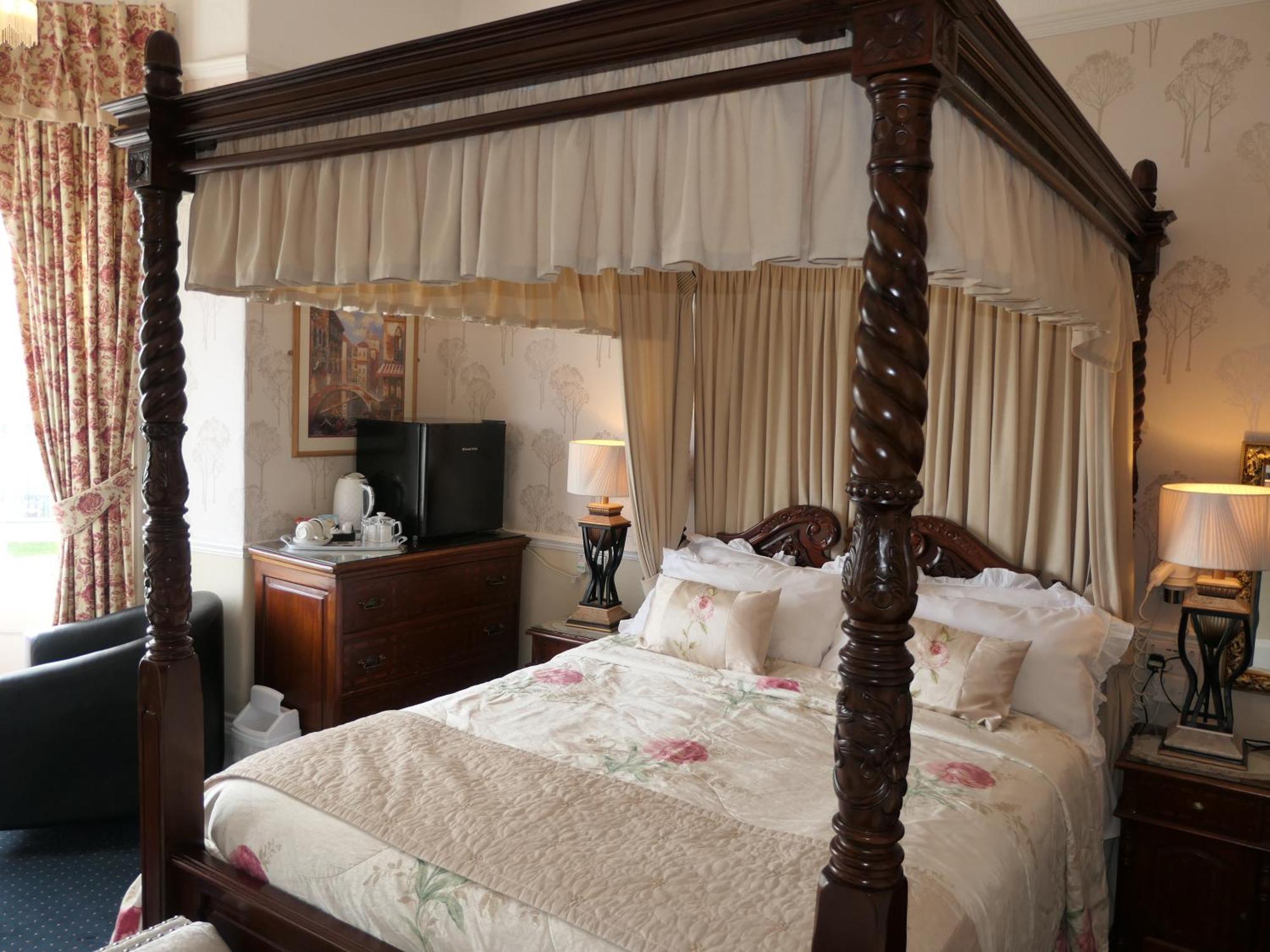 The Cumberland Bed & Breakfast Llandudno Exterior photo
